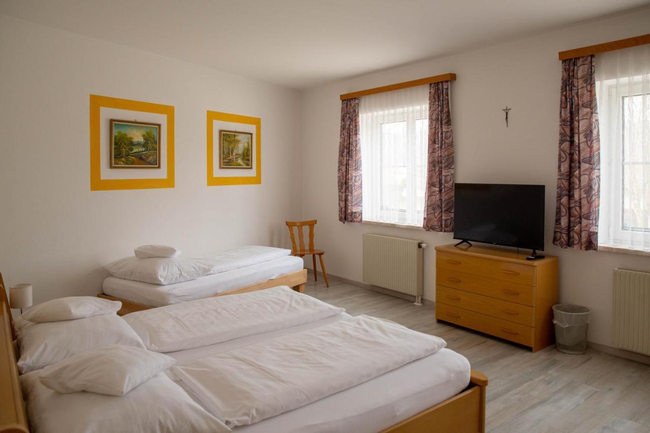Pension Christine Grossweikersdorf Экстерьер фото