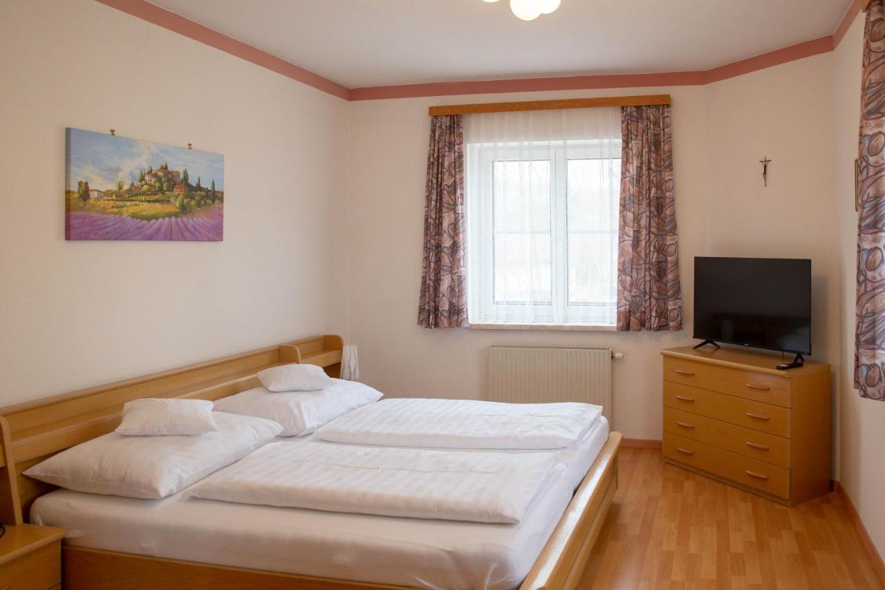 Pension Christine Grossweikersdorf Экстерьер фото