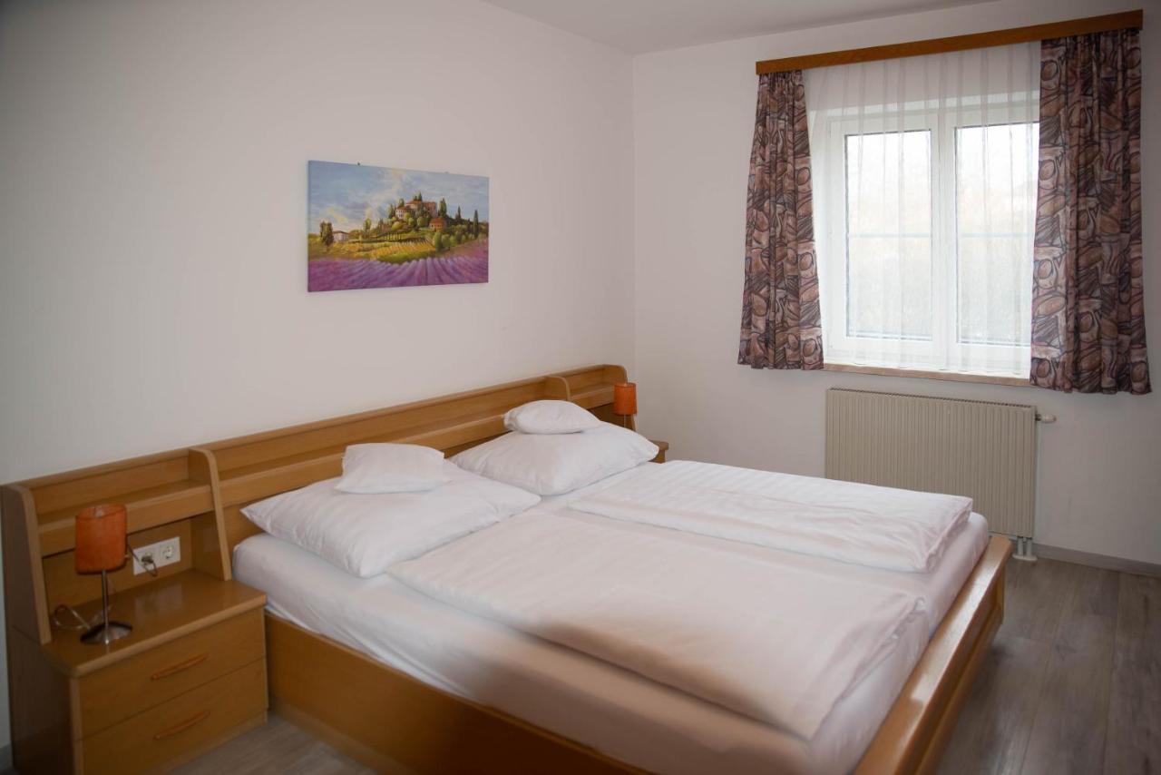 Pension Christine Grossweikersdorf Экстерьер фото