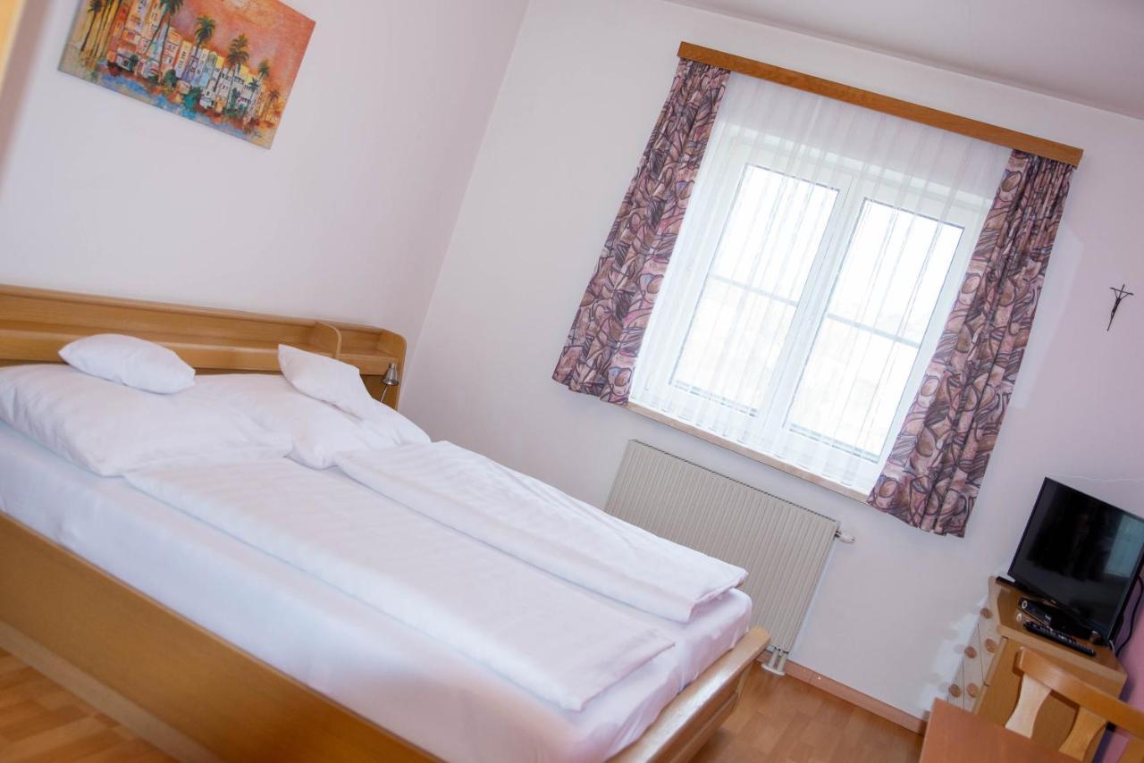 Pension Christine Grossweikersdorf Экстерьер фото