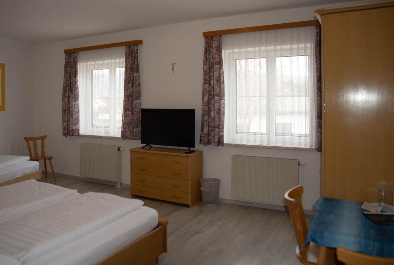 Pension Christine Grossweikersdorf Экстерьер фото