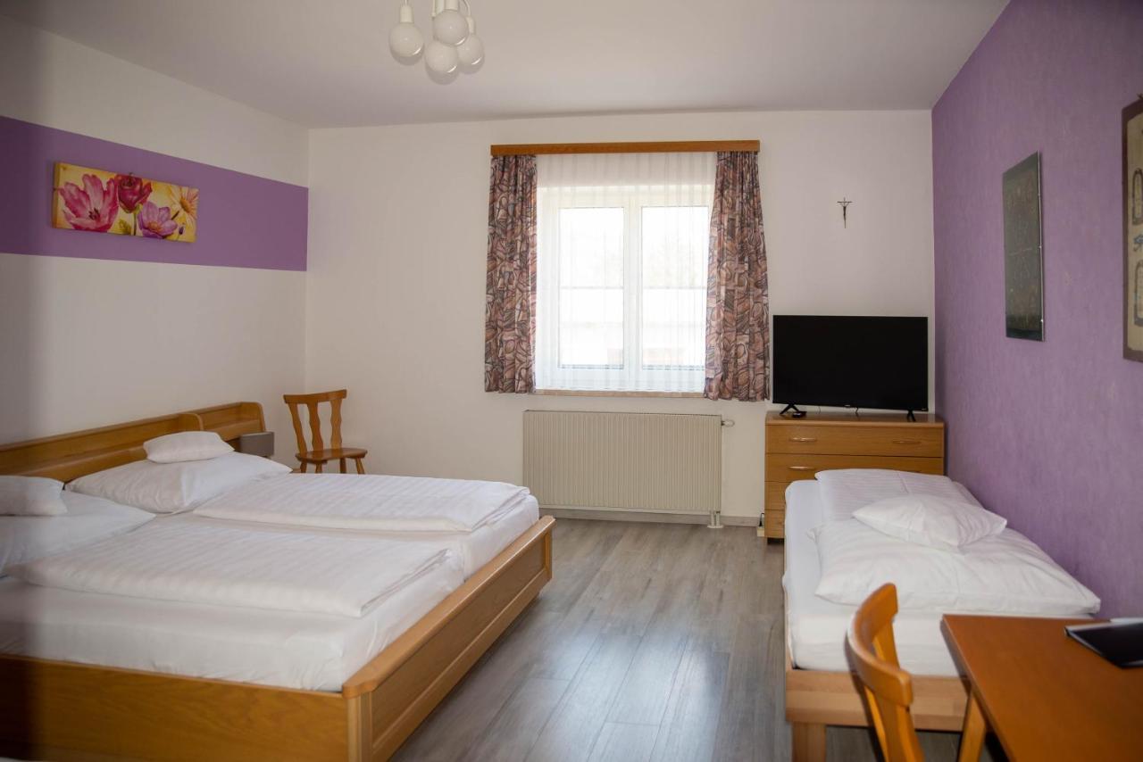 Pension Christine Grossweikersdorf Экстерьер фото